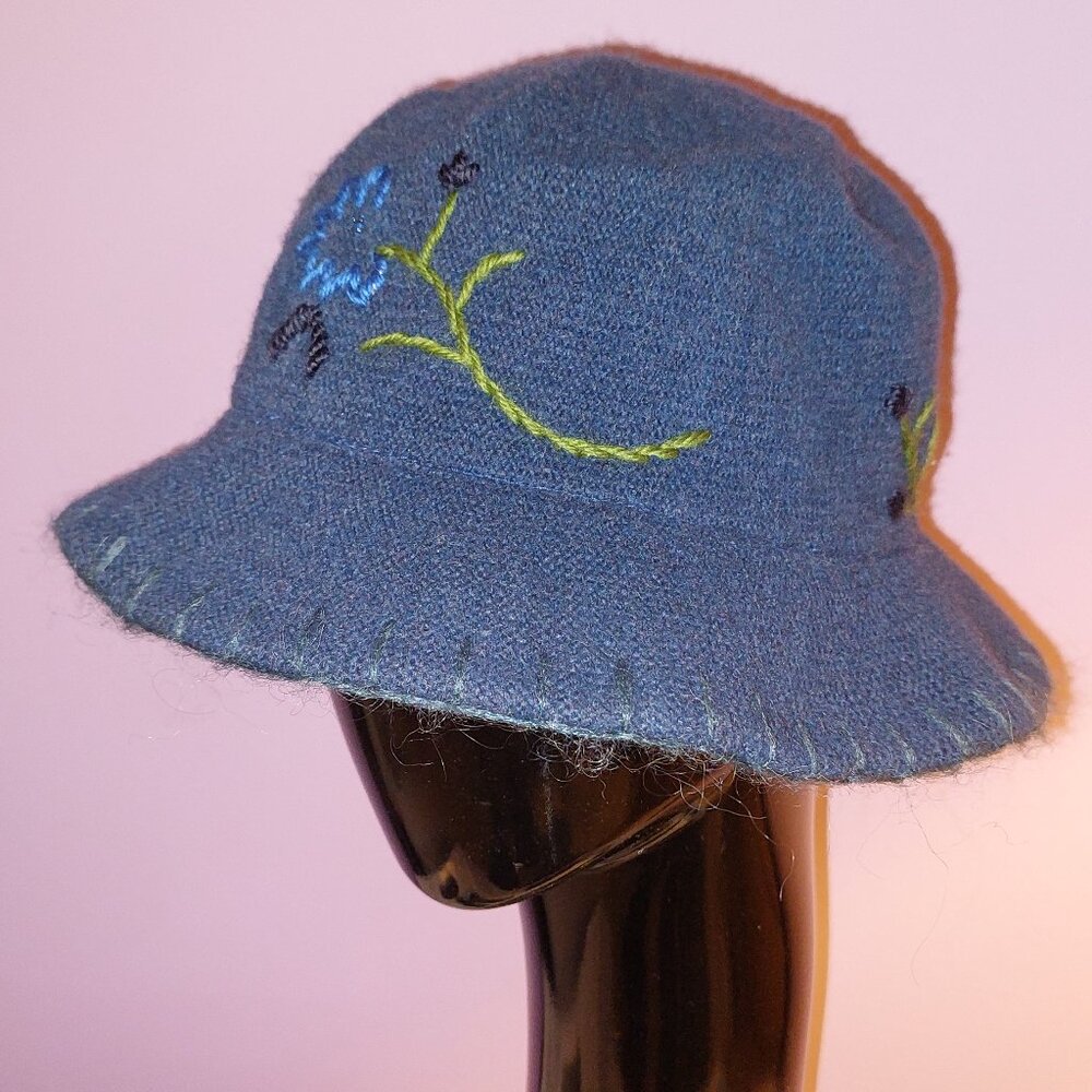 GAP Y2K Cloche Hat Teal Blue Felted Floral Bead Embroidered Fall 2000 Vintage